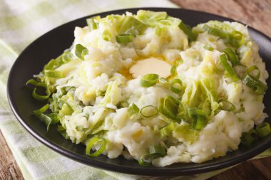 İrlandalı colcannon - savoy lahana closeup ile patates püresi. Ho