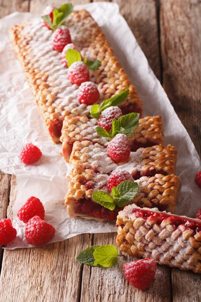 Sliced freshly baked raspberry tart close-up. vertical — Stock Photo, Image