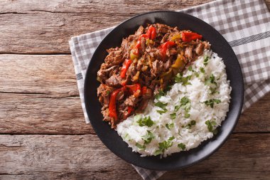Ropa vieja: sığır eti güveç domates soslu sebze ve pirinç. 