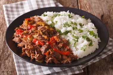 Meksika yemeği ropa vieja: sığır eti güveç domates soslu vegetabl ile