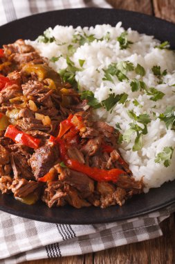 Ropa vieja: sığır eti güveç domates soslu makarna ve pirinç g