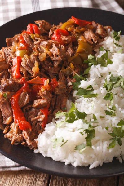 Latin American cuisine: ropa vieja with rice close-up. vertical — Stock Photo, Image