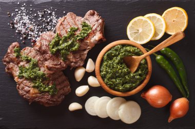 kayrak gemide chimichurri soslu dana biftek ızgara. Horizo