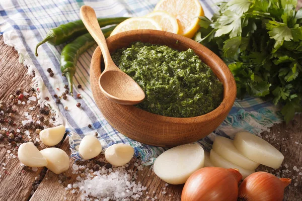 Green spicy sauce chimichurri and ingredients close-up. horizont — Stock Photo, Image