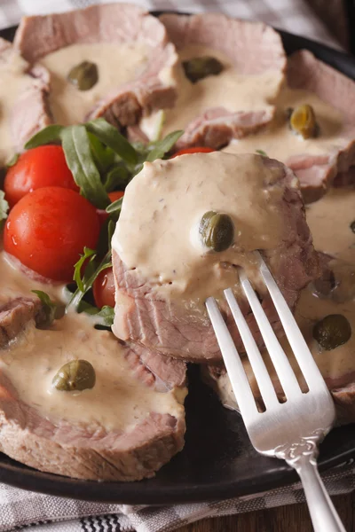 Italian food: Vitello tonnato macro. Vertical — Stock Photo, Image