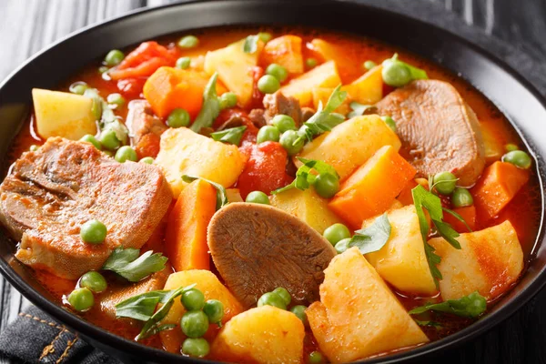 Langue Bœuf Lentement Cuite Avec Légumes Gros Plan Dans Bol — Photo