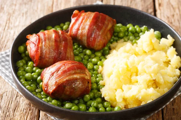 Meatballs Offal Fried Bacon Garnish Green Peas Mashed Potatoes Close — Stock Photo, Image