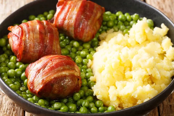 Delicious Meatballs Wrapped Bacon Garnished Green Peas Mashed Potatoes Close — Stock Photo, Image