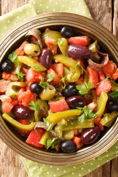 Algerischer Salat Chlada Felfel Mit Grünen Paprika Tomaten Sardellen Und — Stockfoto