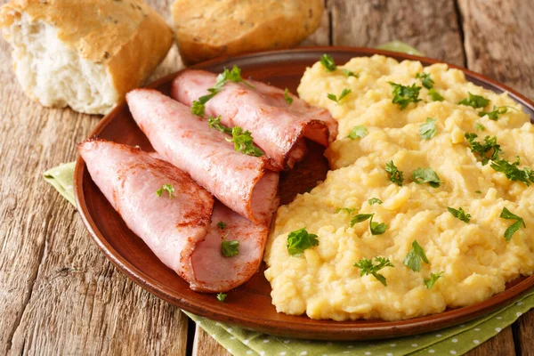 English Pea Pudding Fried Ham Served Bread Close Plate Table — Stock Photo, Image