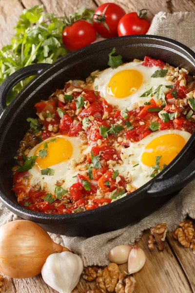 Ajarian Chirbuli, Gürcistan 'ın Ajara bölgesinde yumurta, domates, soğan ve cevizden yapılan bir yemektir. Dikey