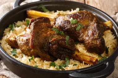 Haneeth, Yemen 'den gelen ağır ateşte kızartılmış bir kuzu yemeği. yatay