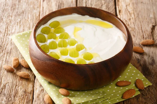 Vegetarian Cold Ajoblanco Soup Almonds Bread Garlic Served Green Grapes — Stock Photo, Image