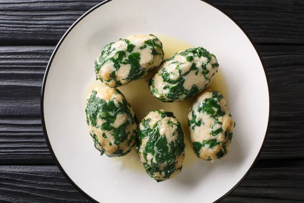 Italienska Bröd Gnocchi Med Spenat Som Kallas Strangolapreti Närbild Tallrik — Stockfoto