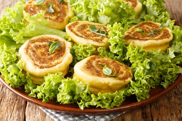 French Beef Pastry Snails Fleischschnacka Serve Lettuce Close Plate Table — Stock Photo, Image