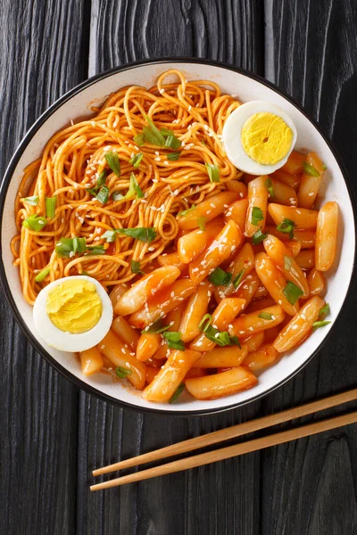 Refeição Popular Lanche Coreano Rabokki Tudo Sobre Bolos Arroz Picante — Fotografia de Stock