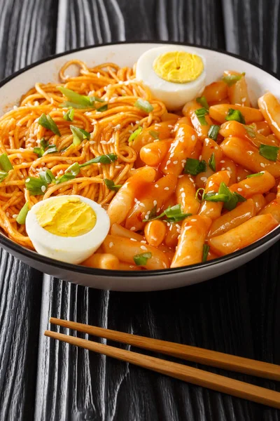 Rabokki Adalah Jenis Tteokbokki Dengan Mie Ramyeon Yang Ditambahkan Itu — Stok Foto