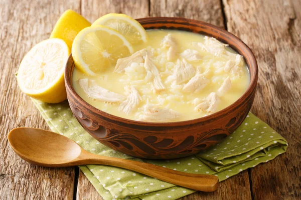 Sopa Casera Pollo Arroz Limón Kotosoupa Avgolemono Cerca Tazón Sobre — Foto de Stock