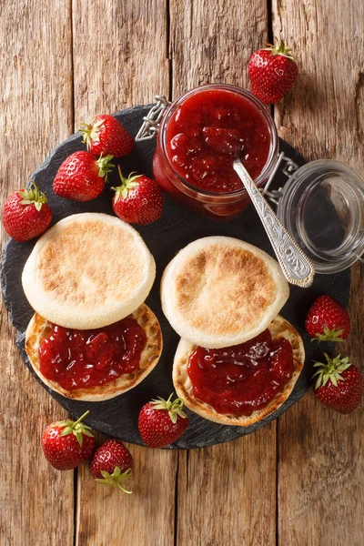 English Muffins Strawberry Jam Close Table Rustic Style Vertical Top — Stock Photo, Image