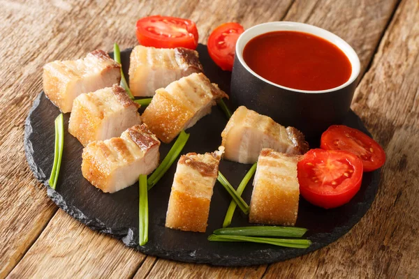 Lechon Kawali Crispy Pan Fried Pork Belly Tasty Filippino Food — Stock Photo, Image