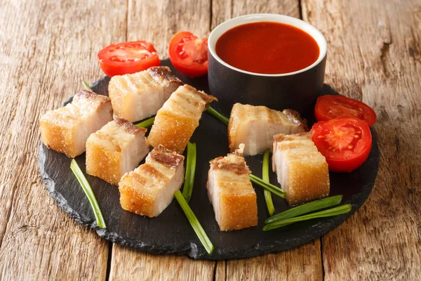 Filipino Crispy Fried Pork Belly Lechon Kawali Closeup Slate Dish — Stock Photo, Image
