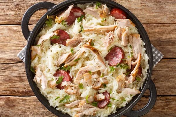 Chicken Bog Delicious Chicken Rice Sausage Dish Closeup Pan Table — Stock Photo, Image