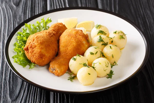 Vienna Style Backhendl Breaded Fried Chicken Leg Lemon New Potatoes — Stock Photo, Image