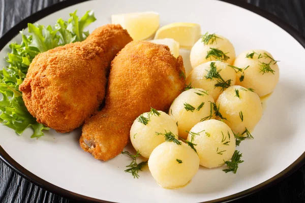 Delicious Crispy Deep Fried Chicken Served Lemon Boiled Potatoes Close — Stock Photo, Image