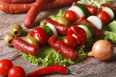 sebze ve malzemeyi Yatay ızgara sosis