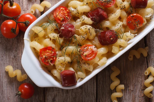 Pasta baked with tomatoes, sausages and ingredients top view. — Stock Photo, Image