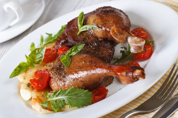 Delicious roasted duck legs with apples and arugula horizontal — Stock Photo, Image