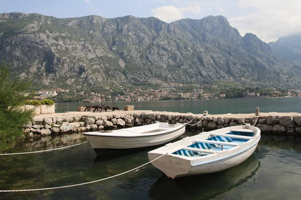 Two fishing boats and a small dock in Montenegro — Stock Photo, Image