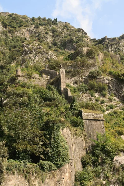 Vista de la fortificación de San Giovanni en Kotor, Montenegro — Foto de Stock