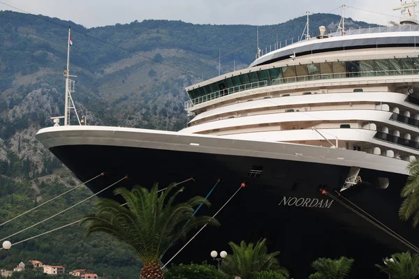 Liner Noordam in the port of Kotor, Montenegro. September 20, 20 — Stock Photo, Image