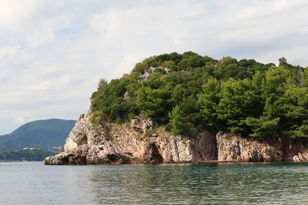 Picturesque rocks on the Budva Riviera in Montenegro — Stock Photo, Image