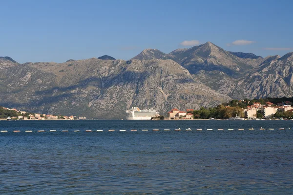 Wunderschöne berge und malerische dörfer, montenegro — Stockfoto