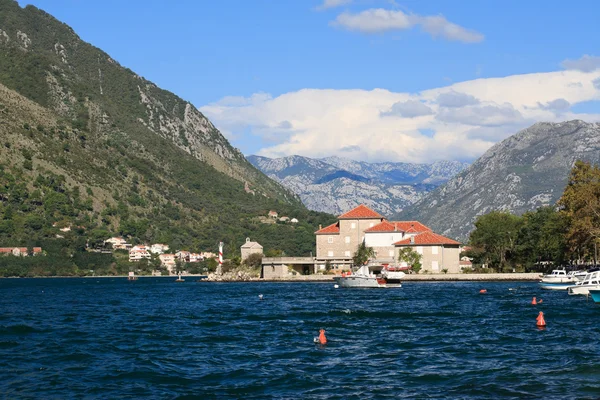 Nádherné pobřeží zálivu Kotor, Černá Hora — Stock fotografie