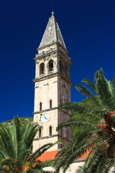 Perast, Karadağ için bir çan kulesi ile eski kilise — Stok fotoğraf