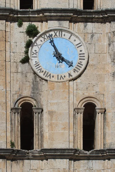 Starověké hodinová věž kostela svatého Mikuláše, Černé hory — Stock fotografie
