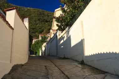 Sabah Akdeniz dar sokak. Karadağ 