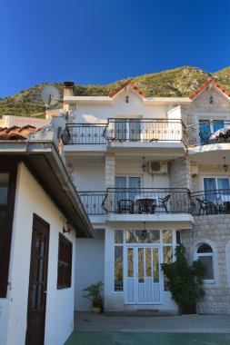 3 katlı modern bir evde Karadağ