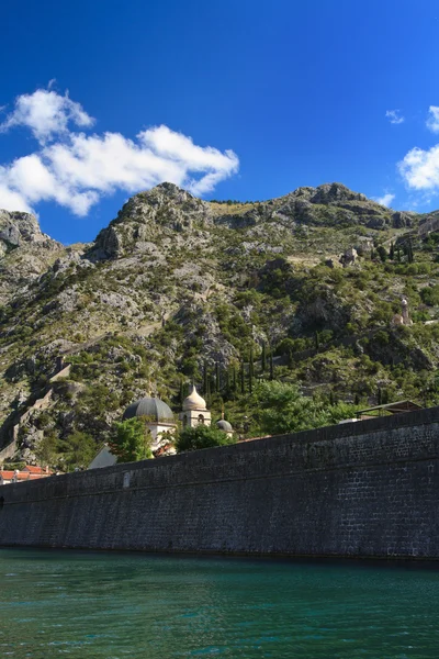 Antigua fortaleza rodeada por un foso, Montenegro —  Fotos de Stock