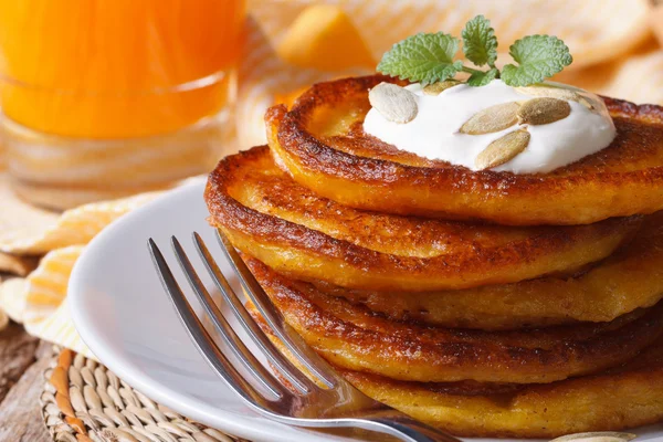 Delicious pumpkin pancakes with sour cream and juice macro — Stock Photo, Image