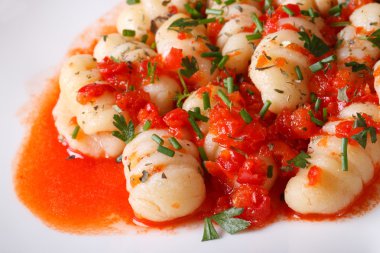 Patates gnocchi, domates sosu makro. Yatay 