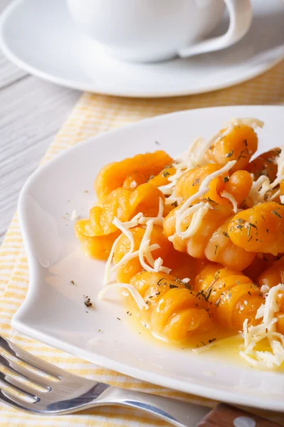 Pumpkin gnocchi with cheese and butter. Vertical — Stock Photo, Image