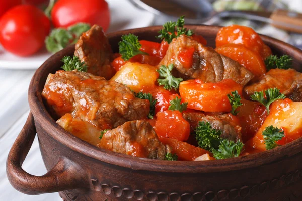 Stew in tomato sauce with vegetables close up in a pot — Stock Image Stew in tomato sauce with vegetables close up in a pot Royalty Free Stock Images