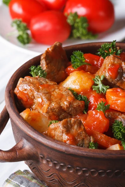 Stew in tomato sauce with vegetables in a pot. vertical — Stock Image Stew in tomato sauce with vegetables in a pot. vertical Royalty Free Stock Photos