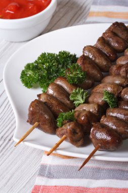 Izgara tavuk şiş ve sos closeup Kalpler