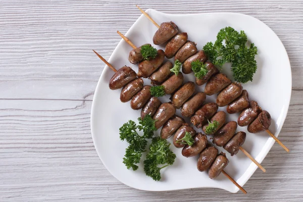 Chicken hearts grilled on skewers. top view — Stock Photo, Image