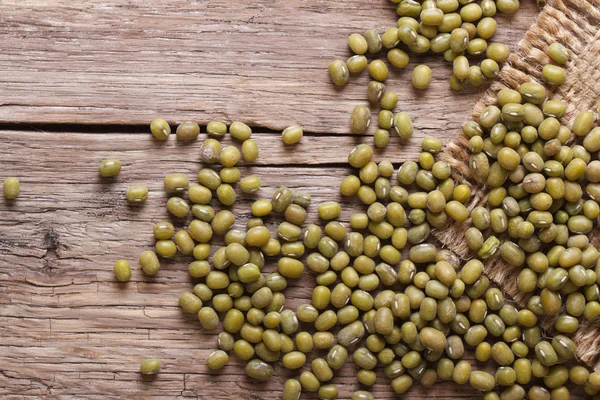 Raw green mung scattered on the table. horizontal — Stock Photo, Image